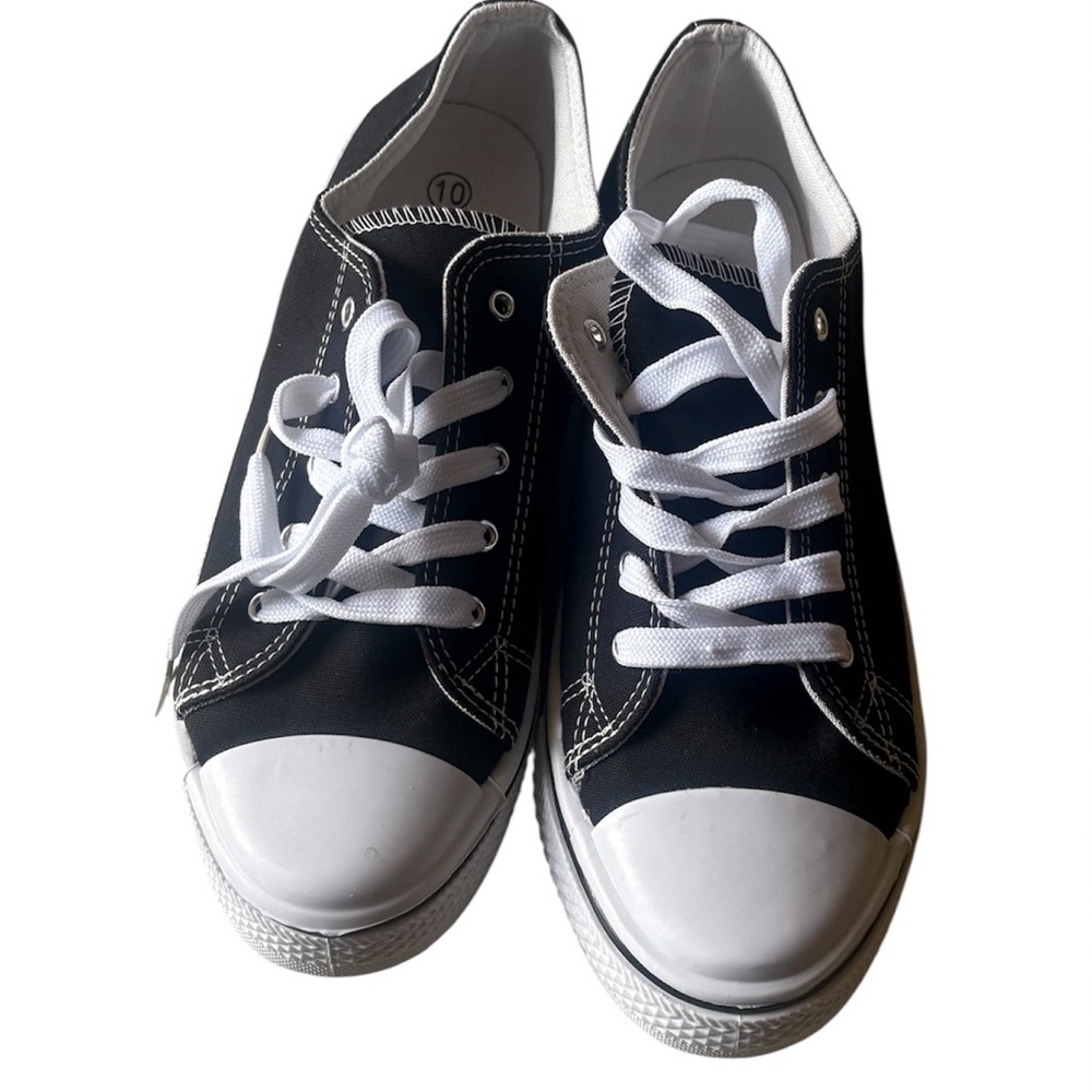 BNWOT Josiny Canvas Sneakers